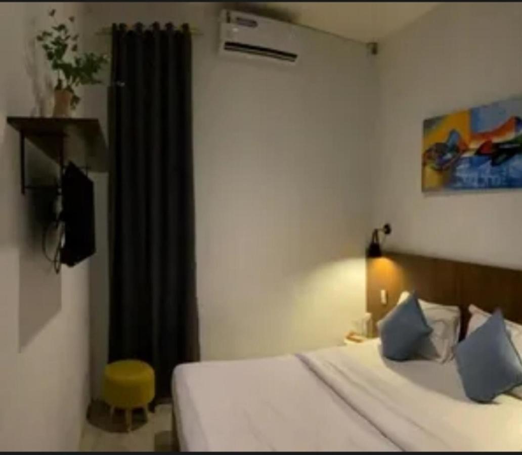 Vosstel Guest House Medan Esterno foto